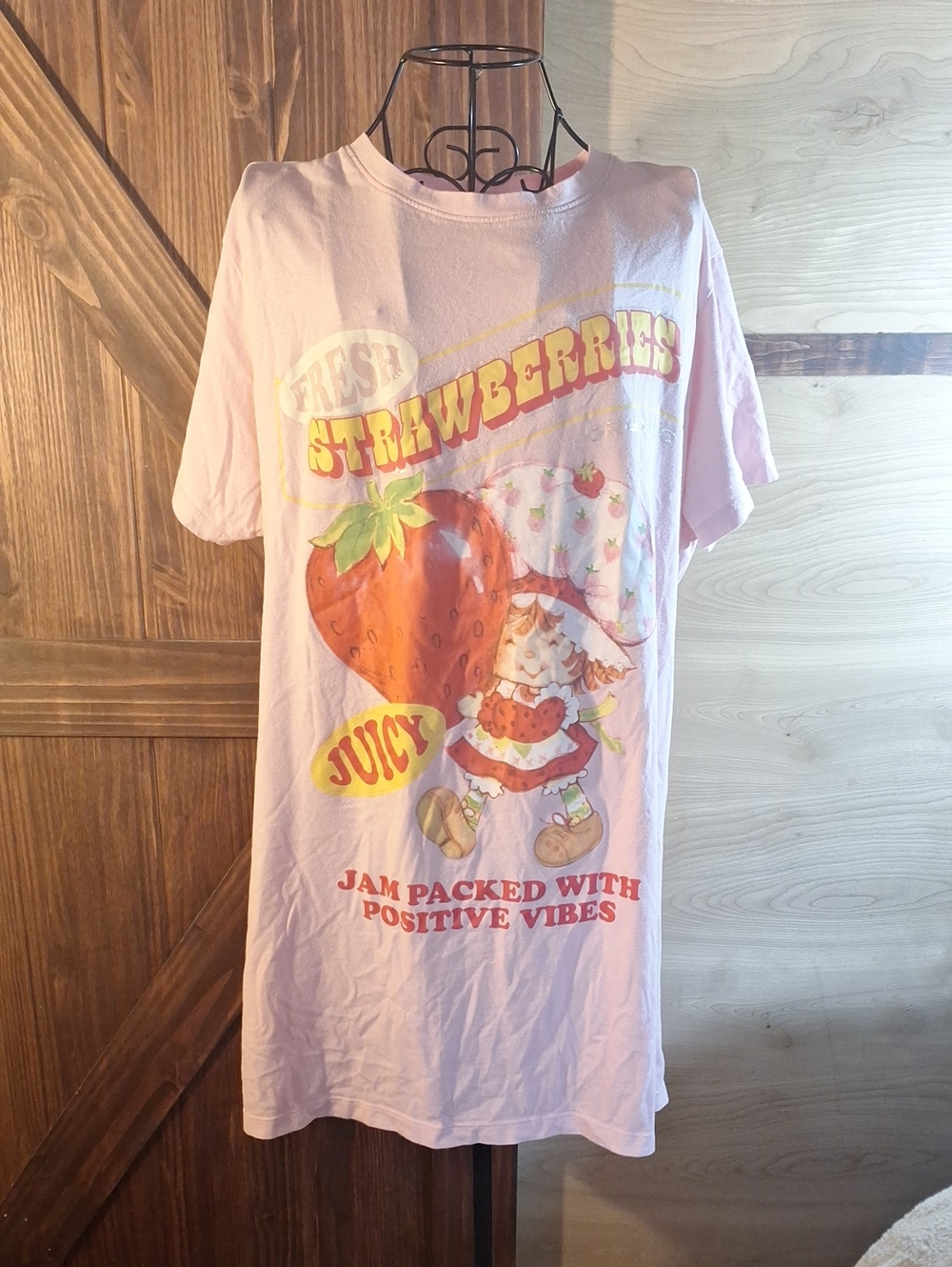 Strawberries Graphic Sleep Tee in Light Pink